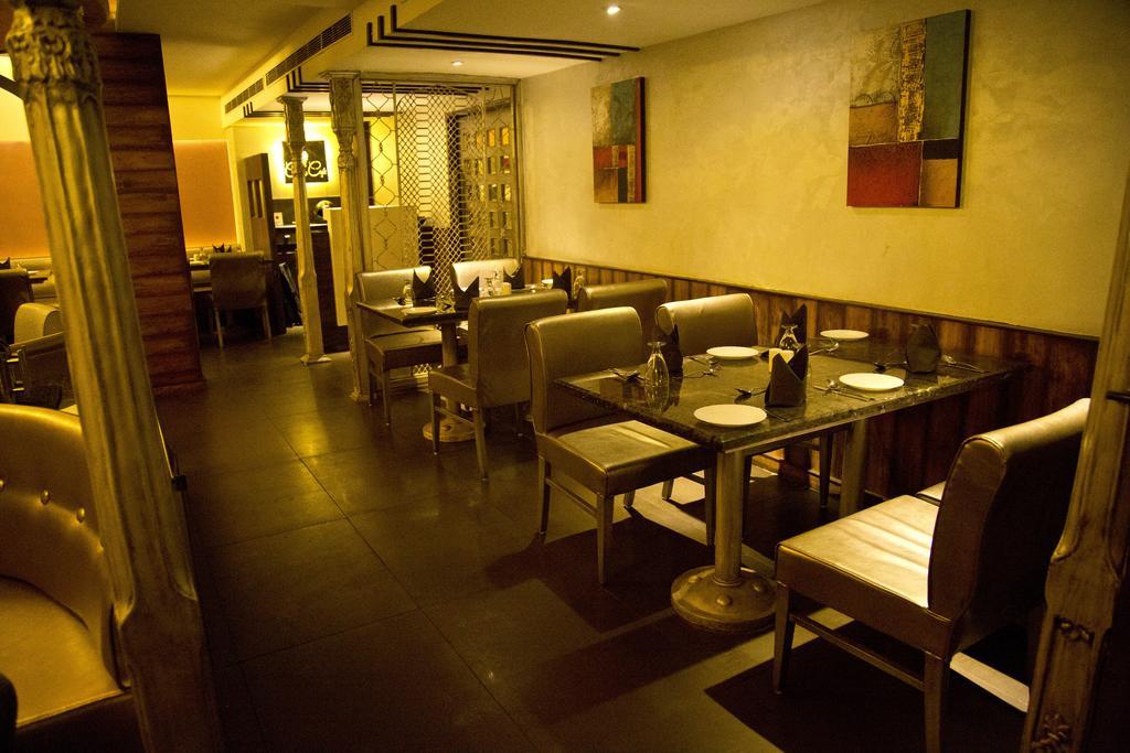The Rajshahi Palace Hotel Indore Esterno foto