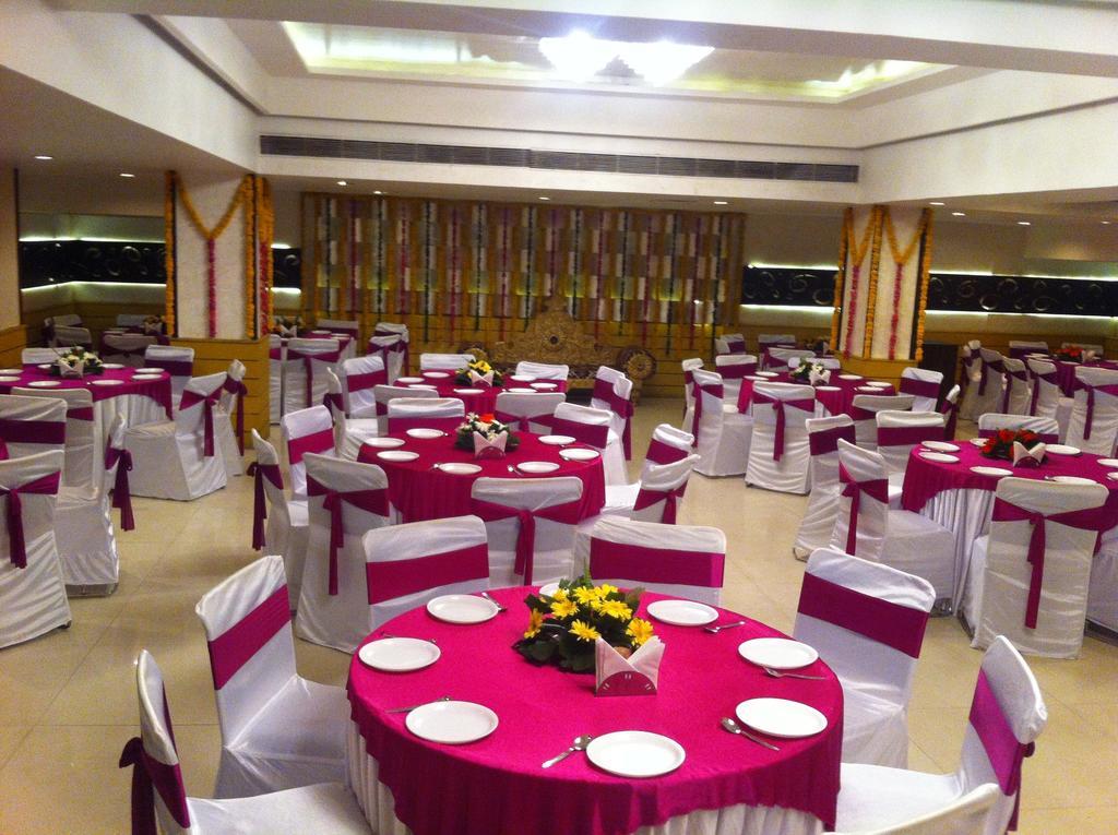 The Rajshahi Palace Hotel Indore Esterno foto