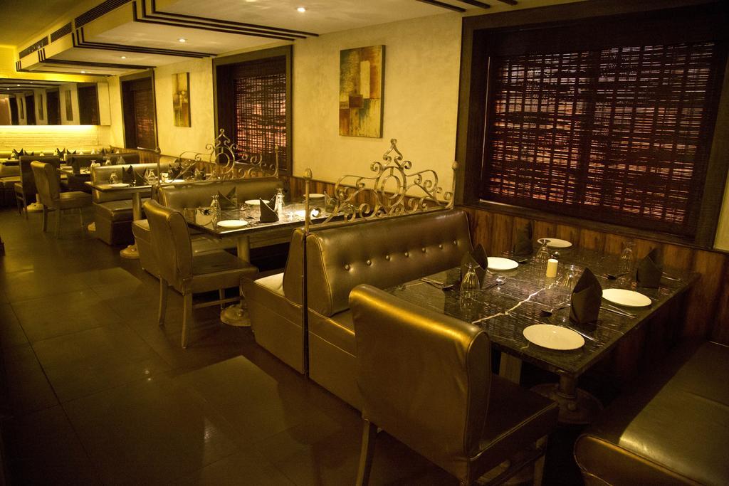 The Rajshahi Palace Hotel Indore Esterno foto
